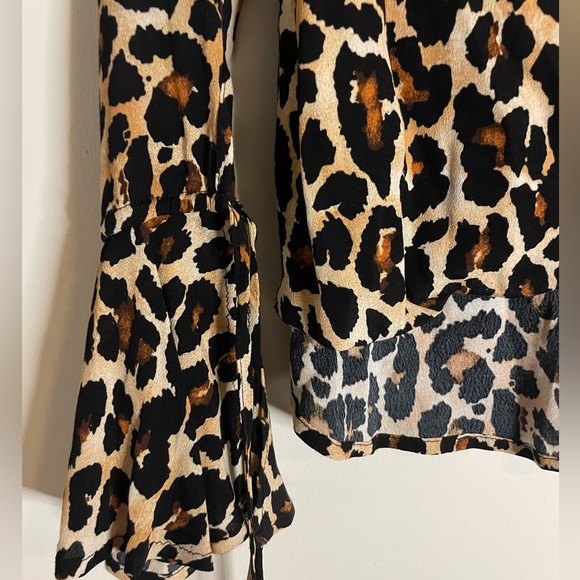 Cheetah Bell Sleeve Blouse - Picture 4 of 7